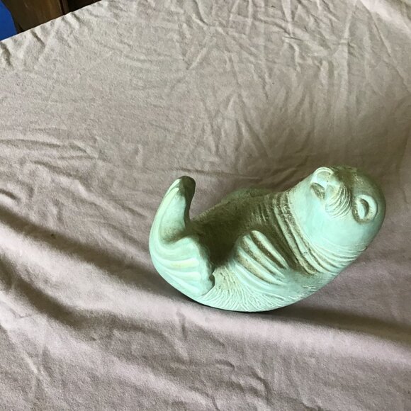 Vintage Isabel Bloom baby walrus sculpture - Nice display piece - Cute Walrus - Picture 3 of 5